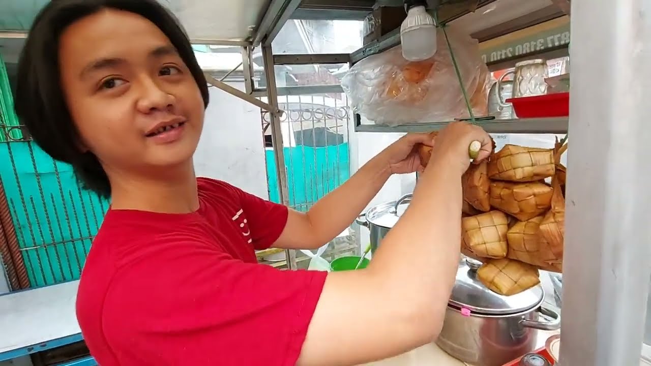 KETUPAT BETAWI JUALANNYA DI UJUNG ASPAL !! INDONESIAN STREET FOOD