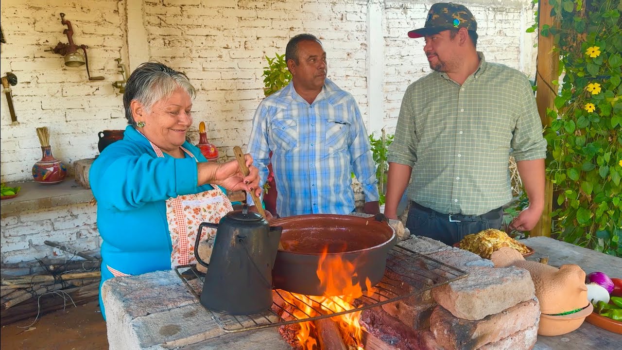 DESAYUNO DE TRADICION EN LA FAMILIA ¡¡HUEVO EN SALSA!! || AY NOMAS