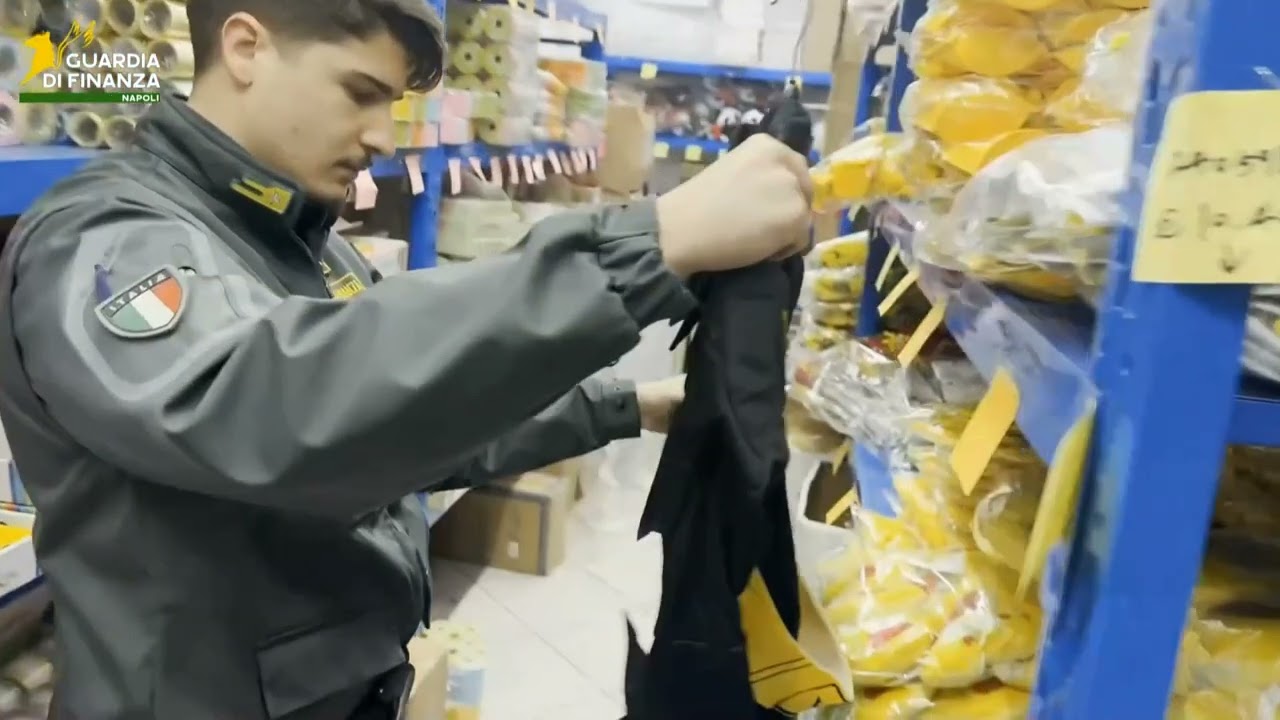 Maschere, articoli per Carnevale, blitz della Finanza di Napoli: maxi sequestro e sanzioni/VIDEO