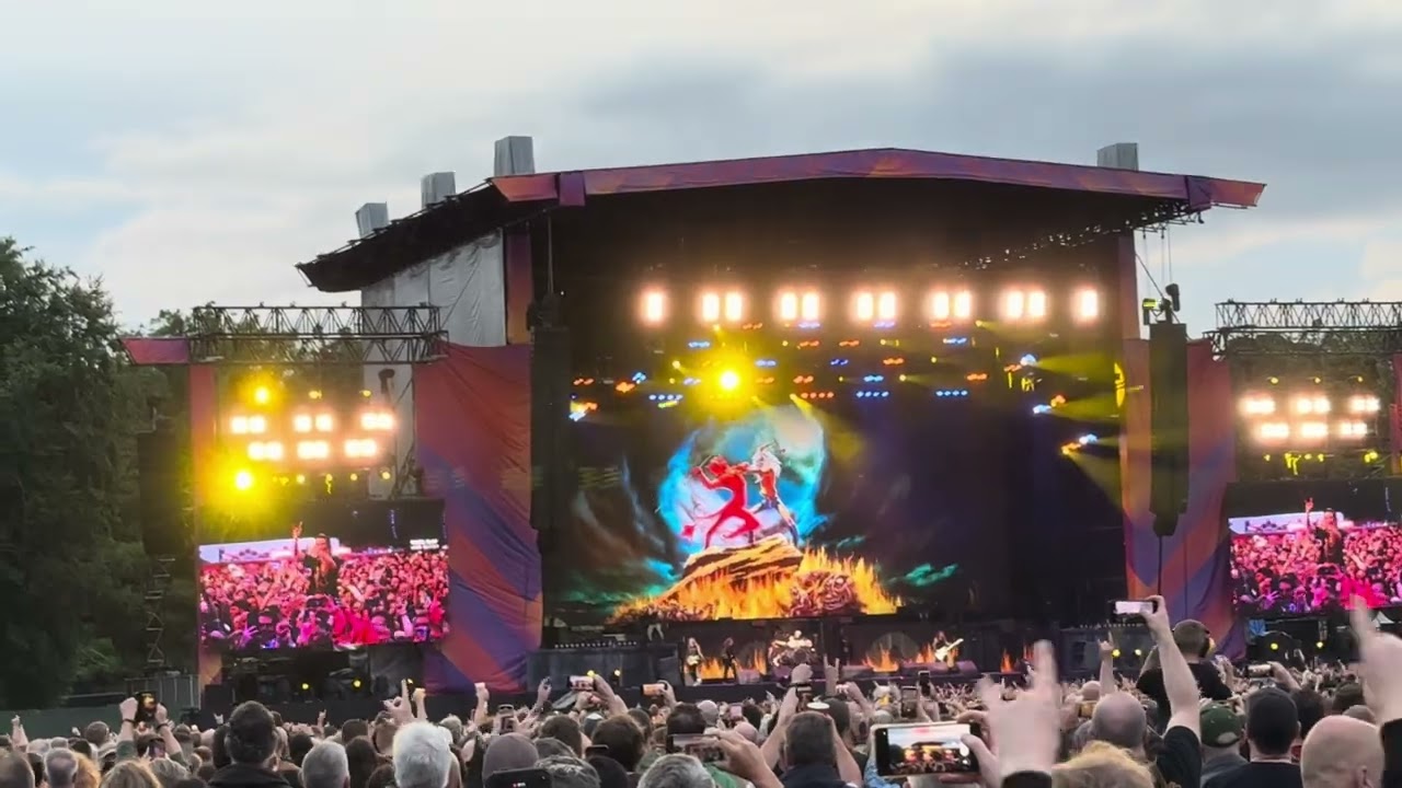 Iron Maiden - Run to the Hills (Live @ Malahide Castle, Dublin)