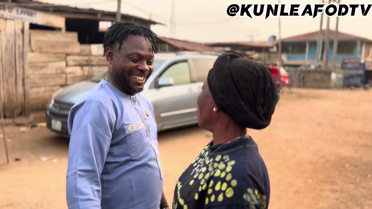KUNLE AFOD GOES BACK TO VISIT BABA WANDE IYA GBONKAN AND MOBOTOROTORO WITH SOME CASH  GIFT FROM FANS