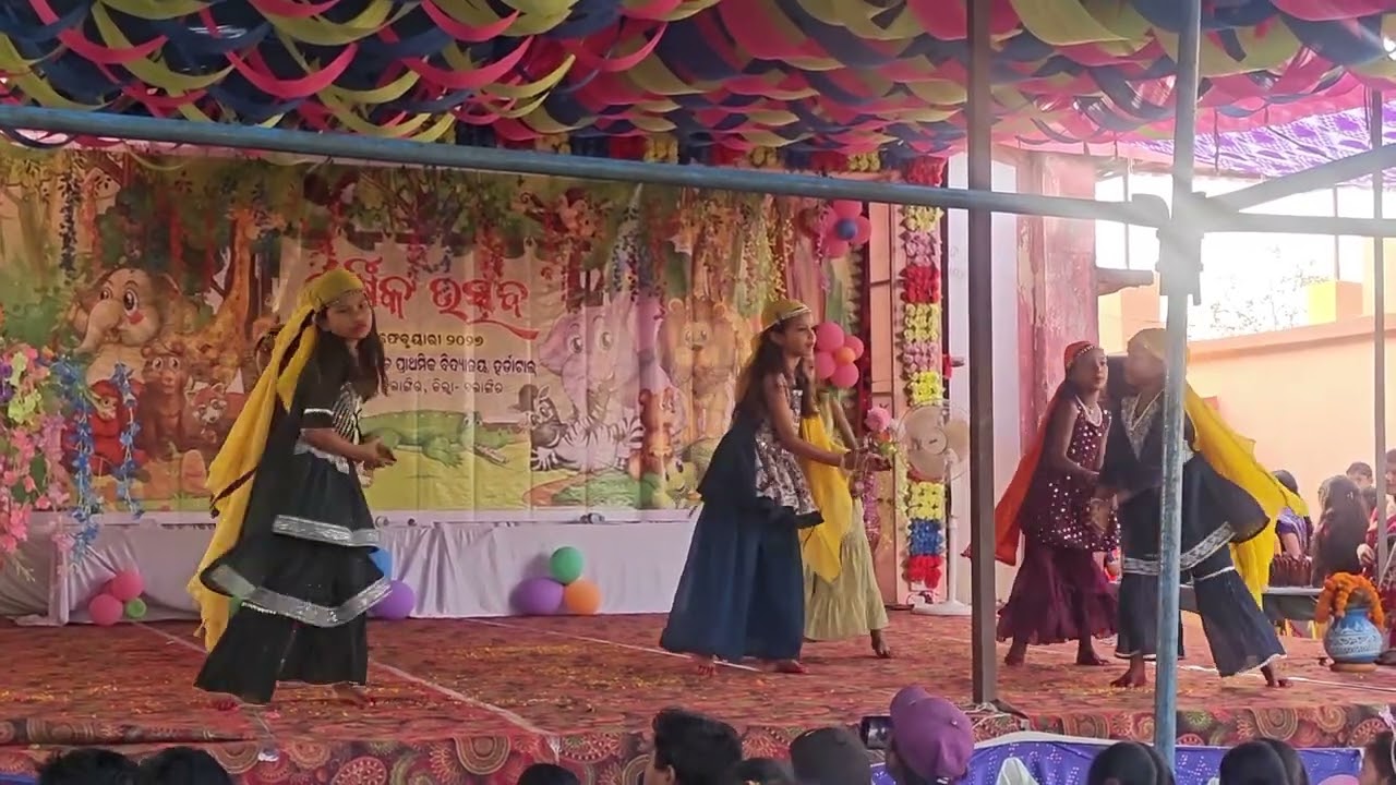 Ghoomaro Rajasthani dance🤩#youtubevideo #viralvideo #subscribe #dance#function#enjoy#annualfunction 