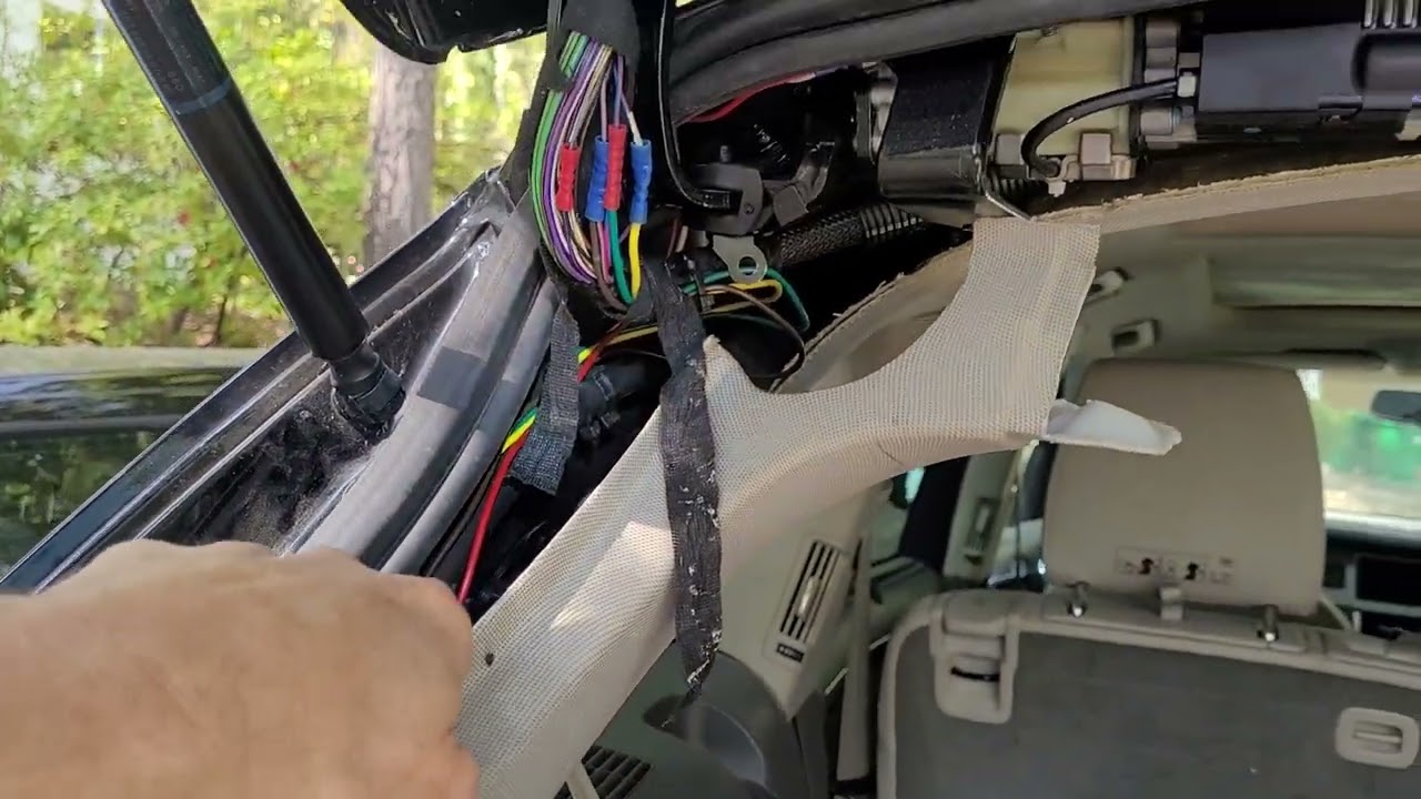 2013 Audi Q7 TDI trailer hitch install and light wiring with Curt C59236 module