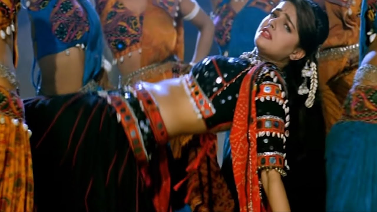 Gup Chup Gup Chup - Lamba Lamba Ghunghat Kahe Ko Dala | Alka Yagnik & Ila Arun | Item Song