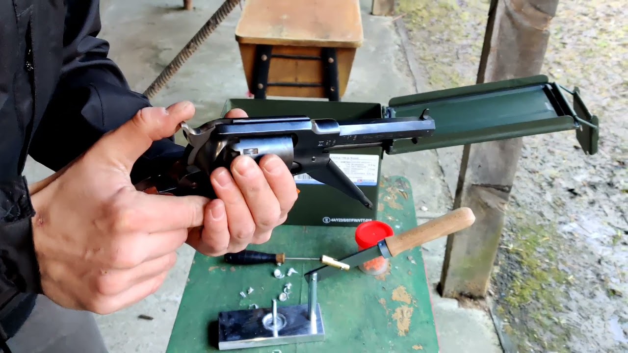 Ładowanie strzelanie z patronów Remington 0.44
