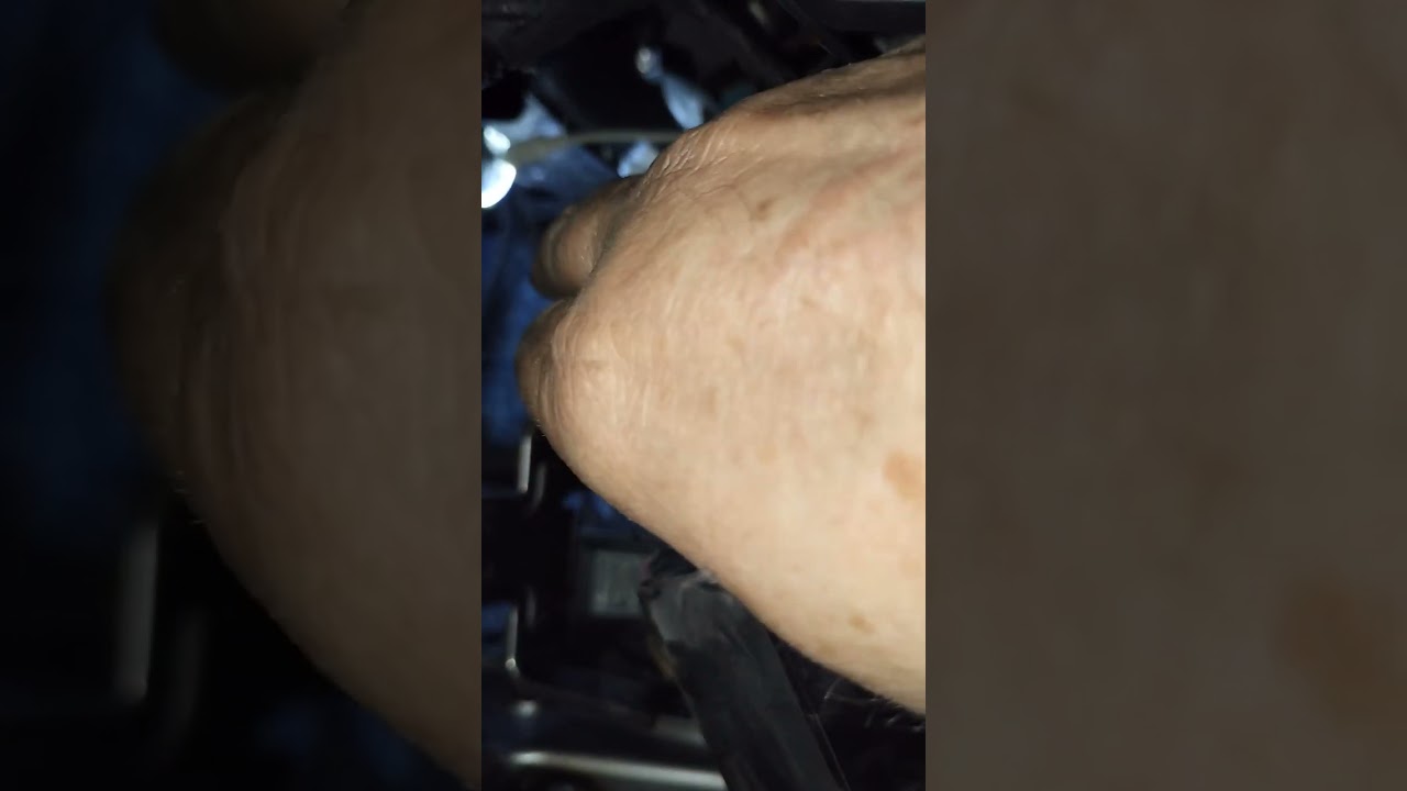 How to change the Onix clutch pedal sensor