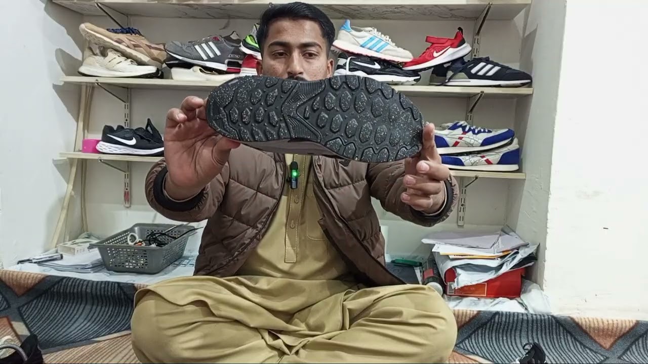 100% Original branded shoes available all brand Hoka .Qc.nike . Adidas. Etc.contact 03125070714