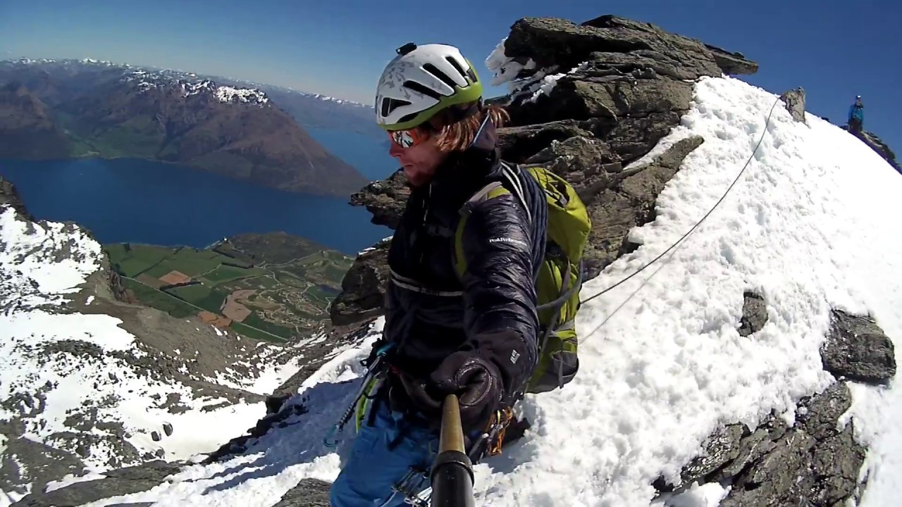 Climbing Single Cone (2319 m), Remarkables, New Zealand