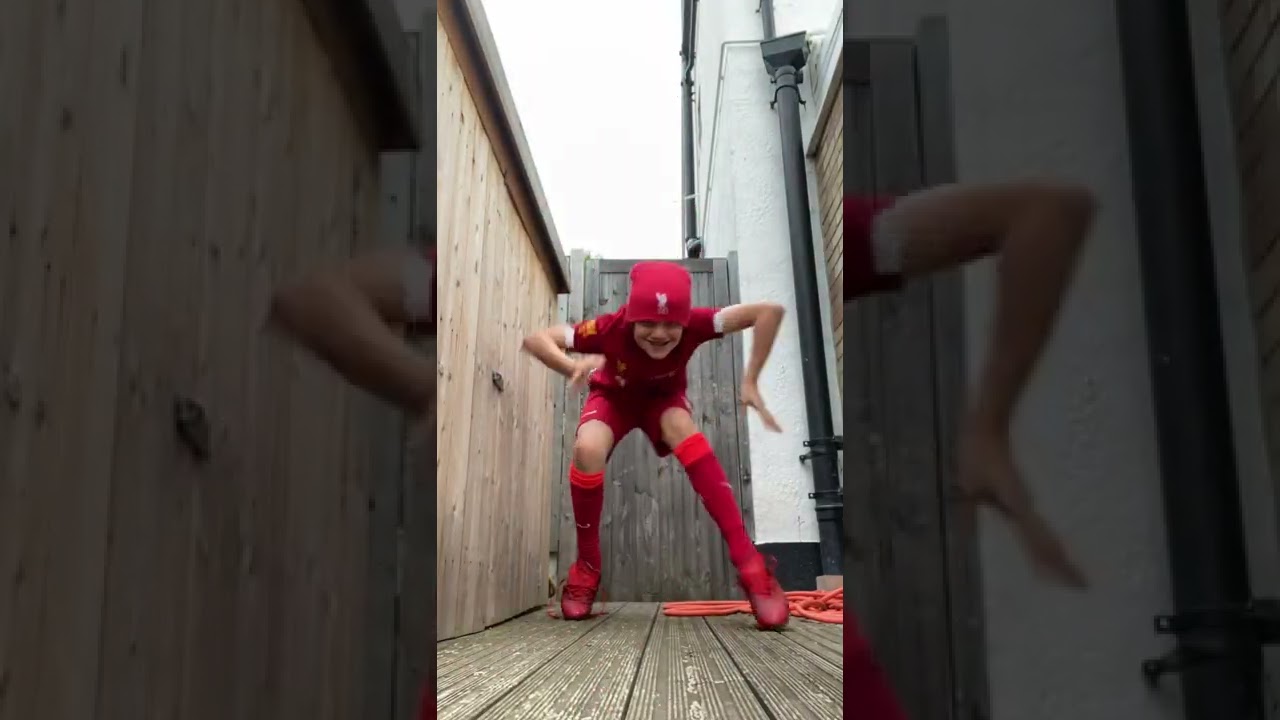 RiGhT fOoT cReEp