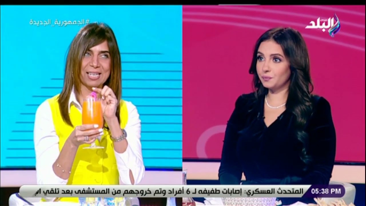 إتيكيت شرب العصير 🍷 .. امسك الكباية من تحت وانساها وانت بتاكل