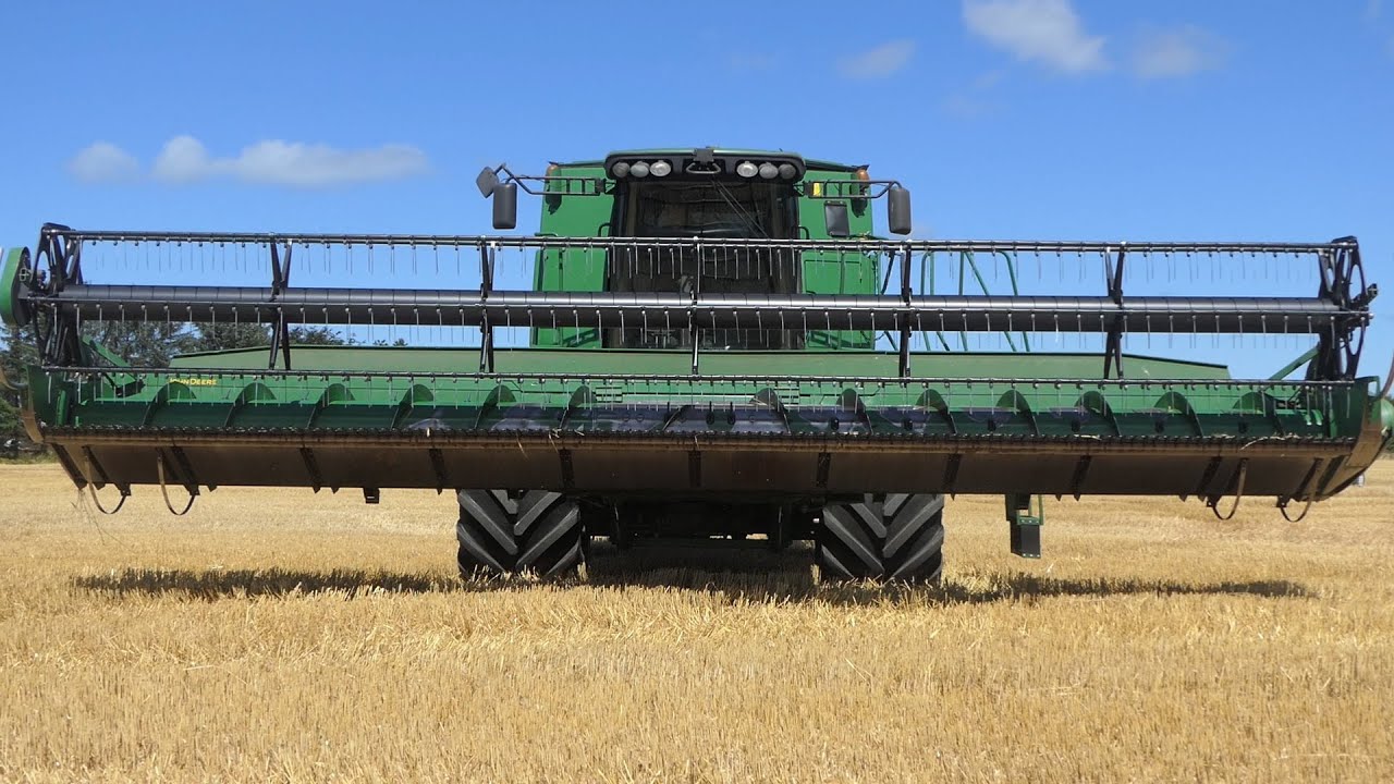 John Deere S690 harvesting winter barley | Harvest 2020 | Danish Agriculture