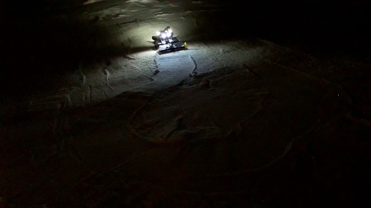 Modellbau Piste Umgebauter Jägerndorfer RC Pistenbully 400W