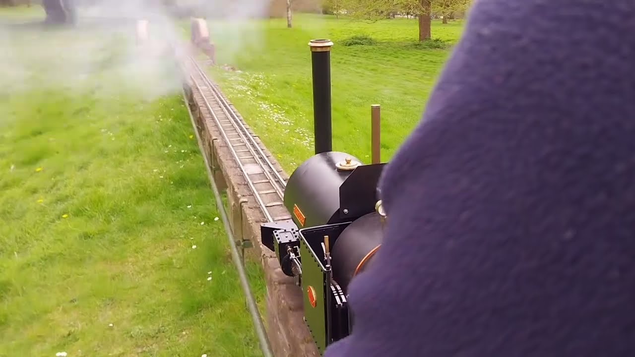 5 inch gauge 0-6-0 Sweet Pea steam loco running at MMES Moat Park