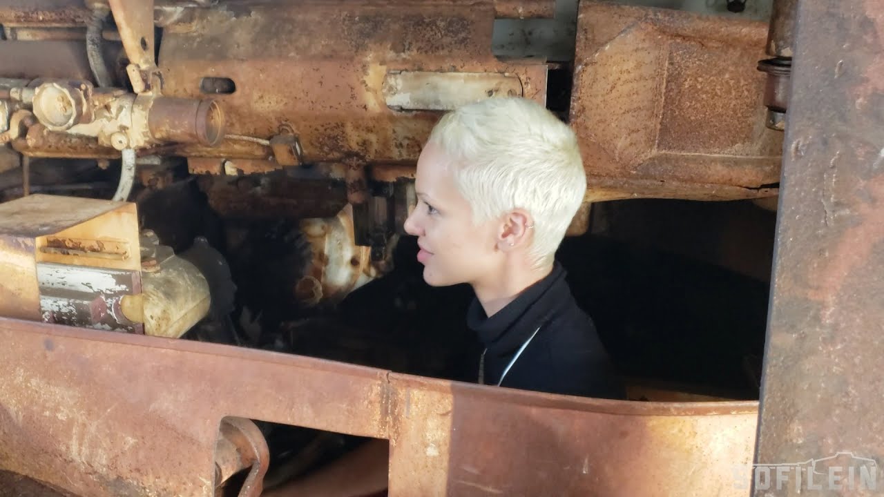 Turning the Panther Ausf G tank turret by hand