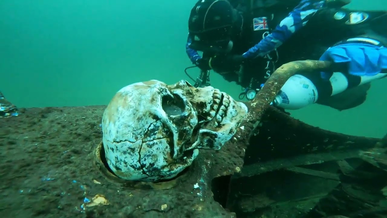 stoney Cove -  a quick 20m tour of the wrecks 8 3 26