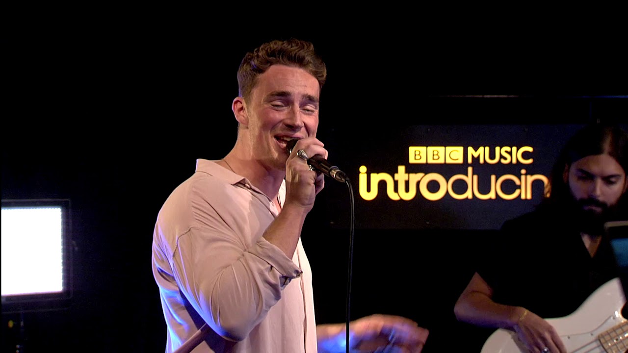 Alexis Kings perform Addict for BBC Music Introducing