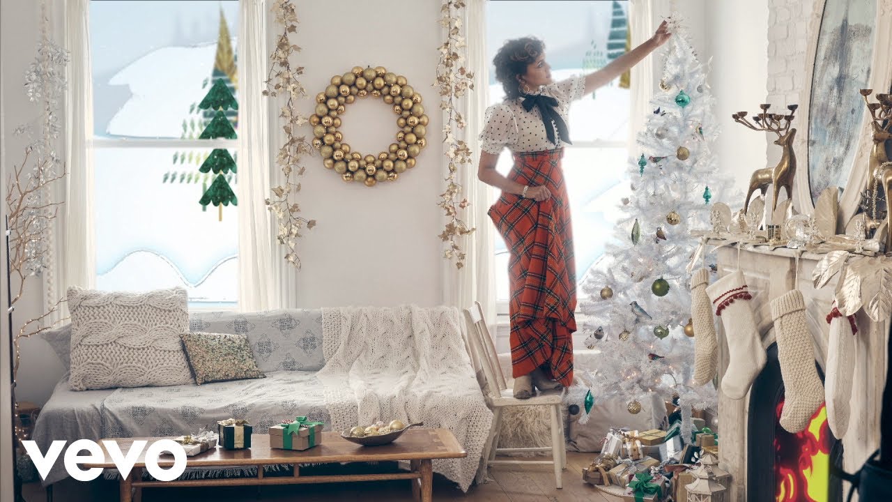 Norah Jones - What Are You Doing New Year's Eve? (Visualizer)