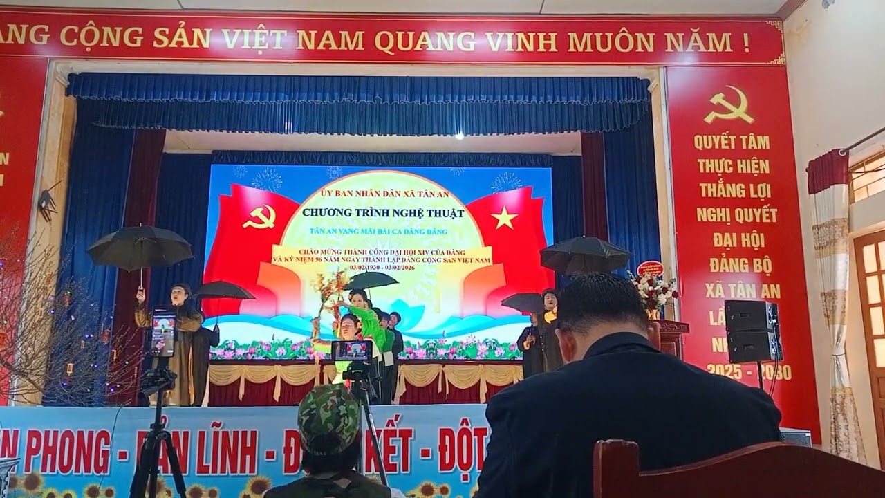 Ngàn hoa dâng Đảng 