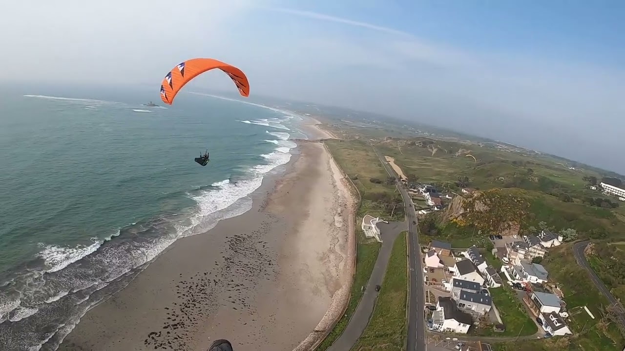 PARAGLIDING, LA PULENTE HILL. JERSEY. 26-04-2025. PHI BEAT 2.