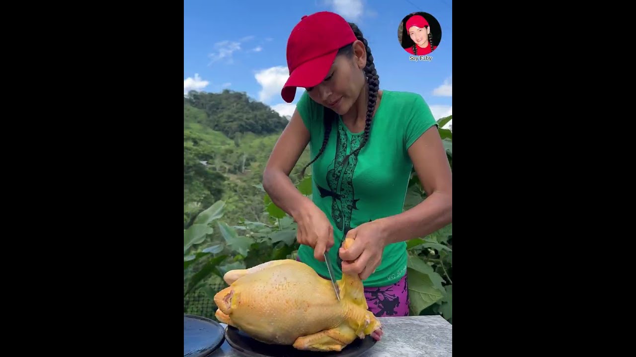 Seco de gallo  criollo. Así de humildes y deliciosos son nuestros almuerzos aquí en el campo.