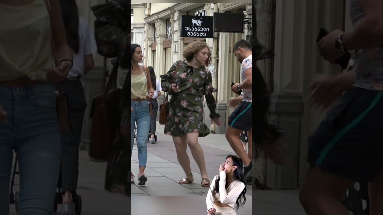 🎯A crazy boy scares girls#funny #comedy