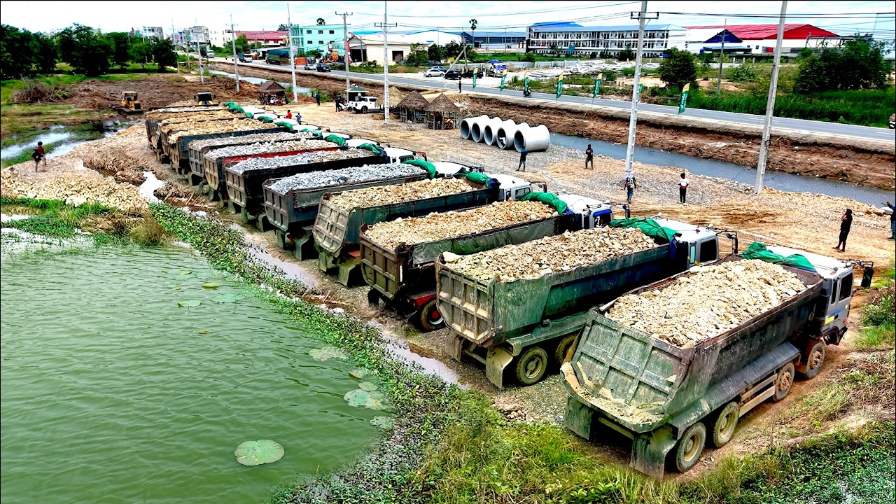 NEW Landfilling flooded, Cleaning BY Komatsu Dozer D53P Pushing & Dump truck wheel 12 Unloading