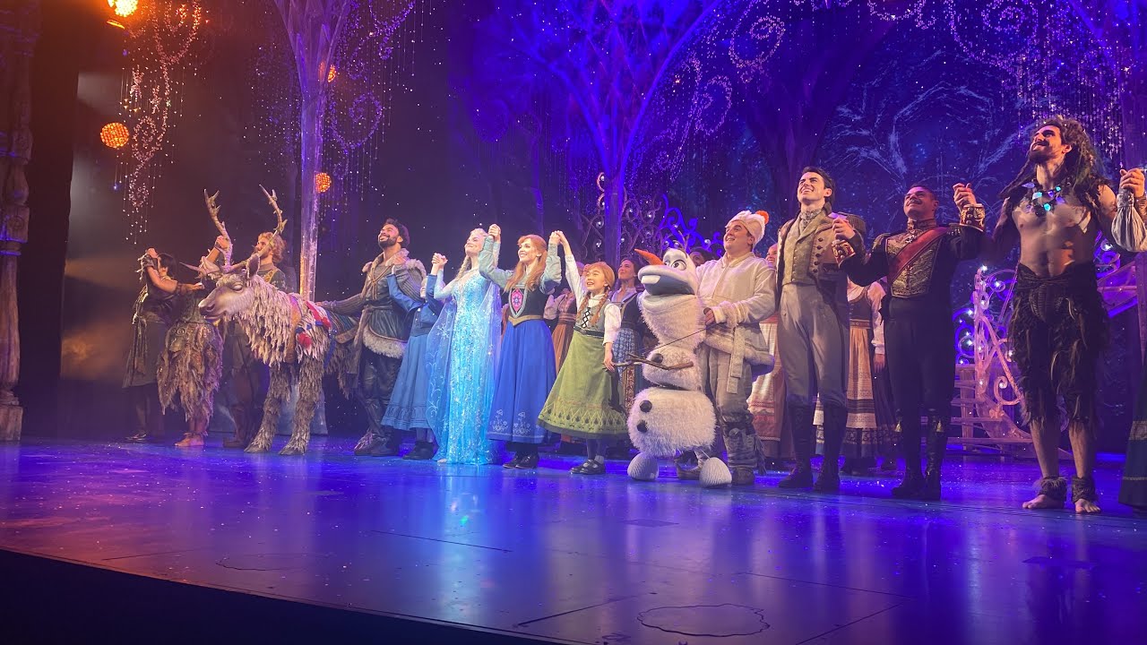 Frozen London bows front row 30.10.21
