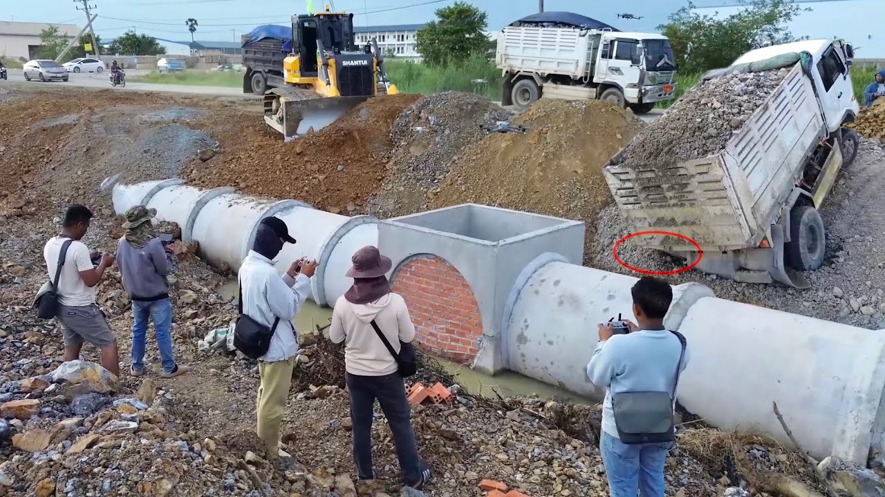 KOMATSU & SHANTUI Bulldozer Rescue Stuck Dump Trucks - Filling Rock on Concrete Drainage Pipes!