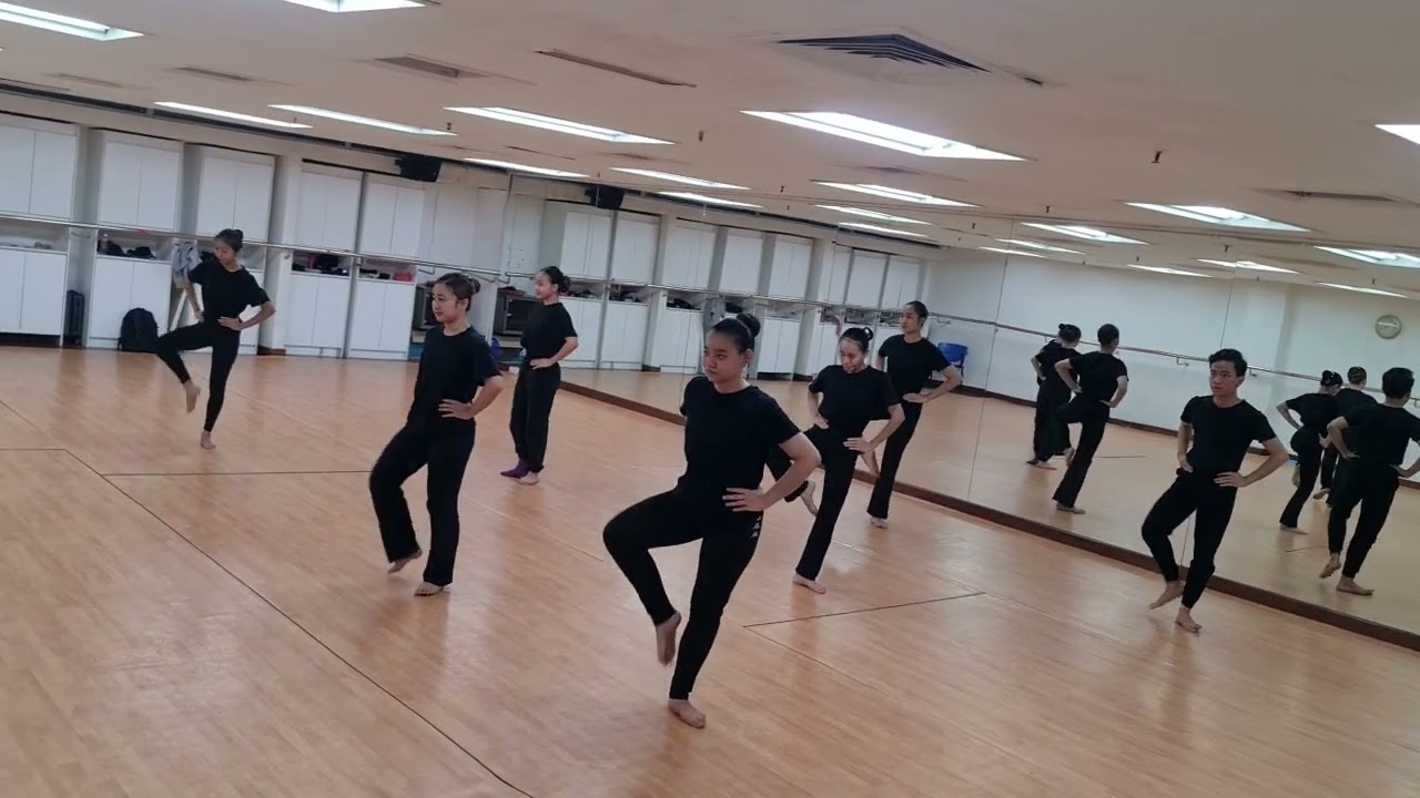 contemporary dance exercise- tendu
