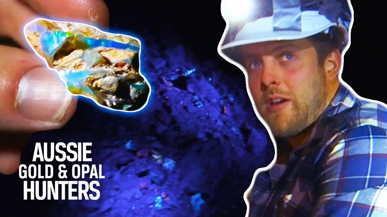 Opals Light up Like a Christmas Tree on the Surface! | Outback Opal Hunters