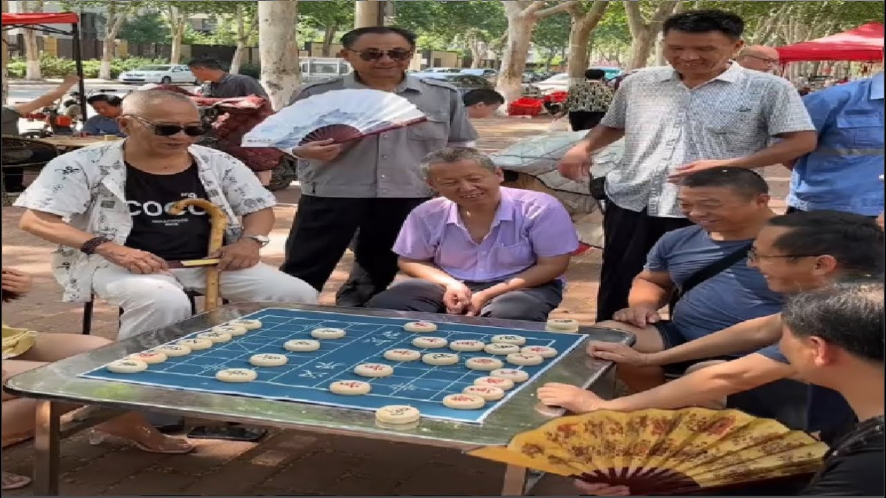 这位拥有五枚国际象棋金牌的女孩，隐藏着自己的真正实力，挑战了世界上所有的大师。故事的结局。