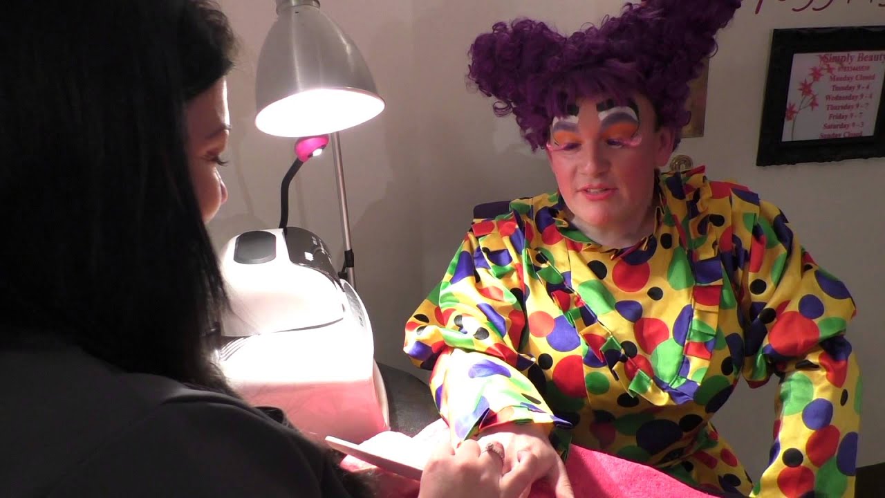 The Ugly Sisters go to the beauty parlour