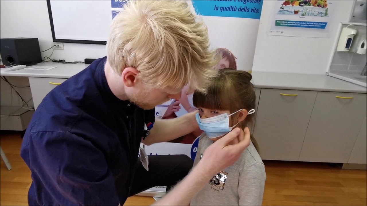 Namestitev maske otroku - CKZ ZD Izola | Marko Petrović, dipl. zdravstvenik