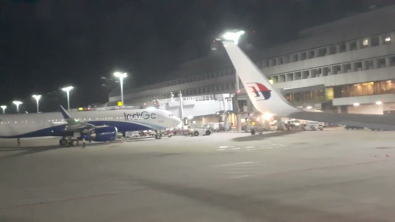 Full Flight Malaysia Airlines MH Singapore Changi SIN - KUL Kuala Lumpur International Airport KLIA