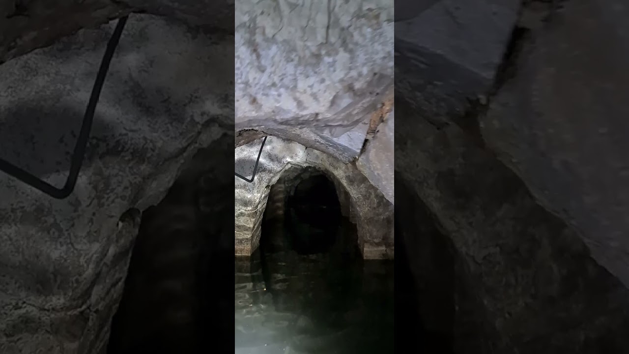 في قسنطينة وسط رحبة الصوف تحت المنزل لرؤية ملجأ سري اي abrie ويوجد مثله فالقصبة وفيه باب سري مغلق