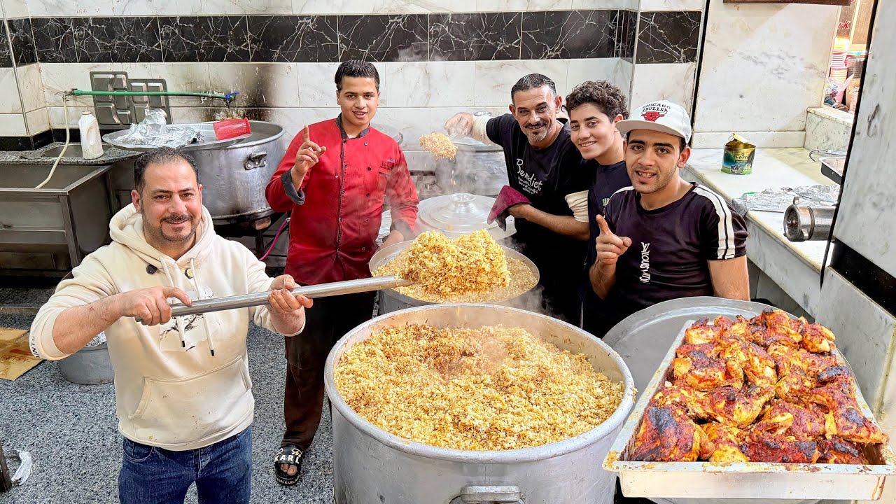 الارز بالشعرية المفلفل بكمية كبيرة والفراخ المشوية والمسلوقة والرستو ل 1500 فرد من أكبر مائدة 