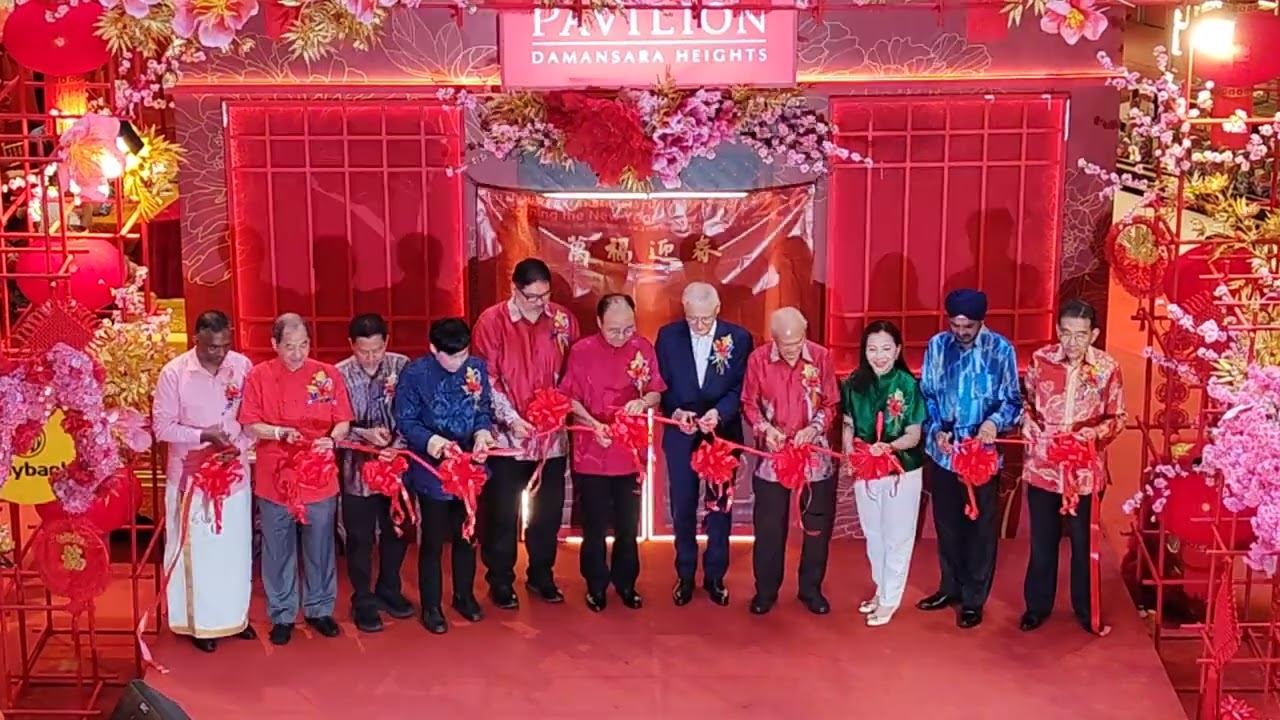 “马来西亚书艺总会”在白沙罗高原“柏威年广场”主办的盛大“2026年全国挥春大会” - 剪彩仪式