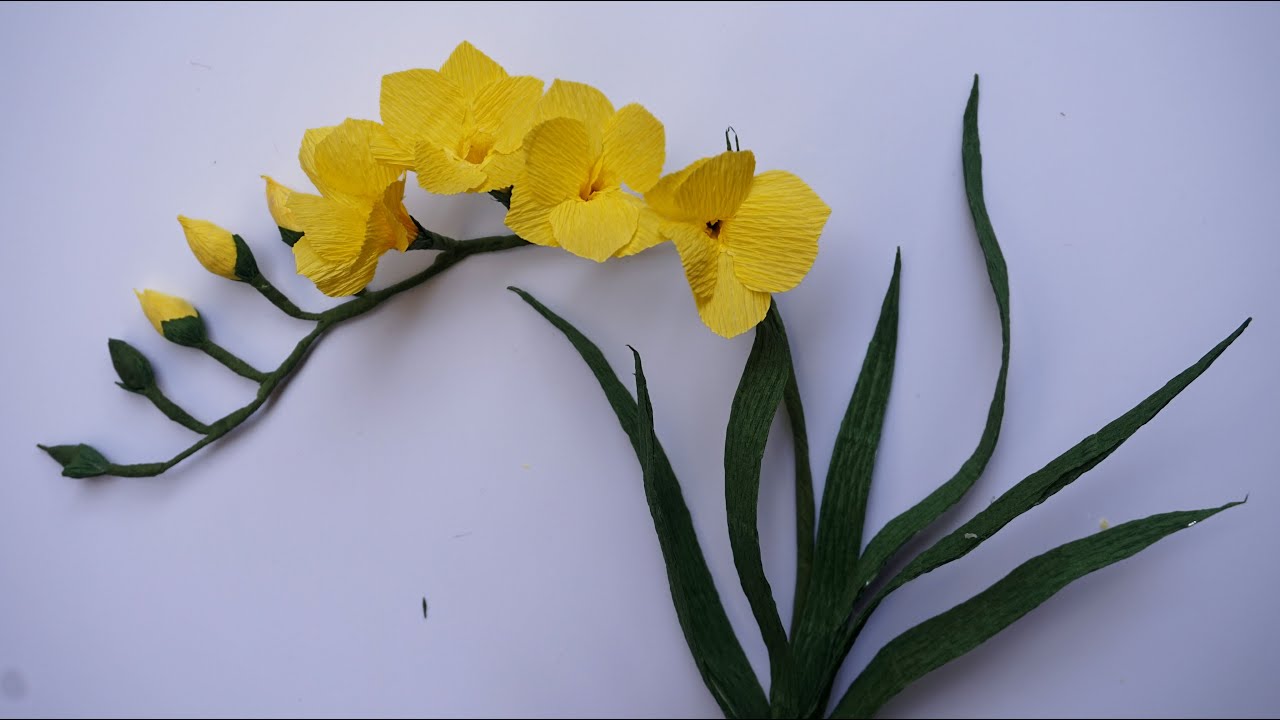 Cómo hacer flores de papel / manualidades faciles / (Tutorial planta fresia)