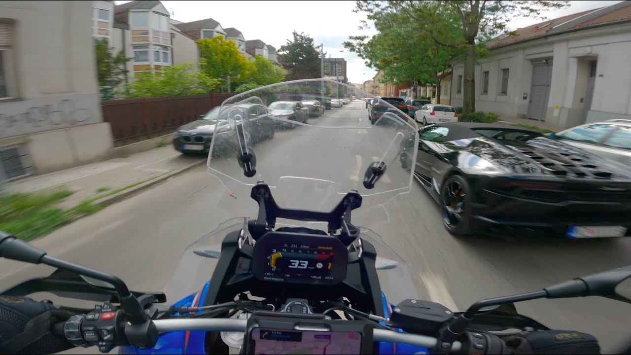 BMW F850GS Adventure morning ride to the city