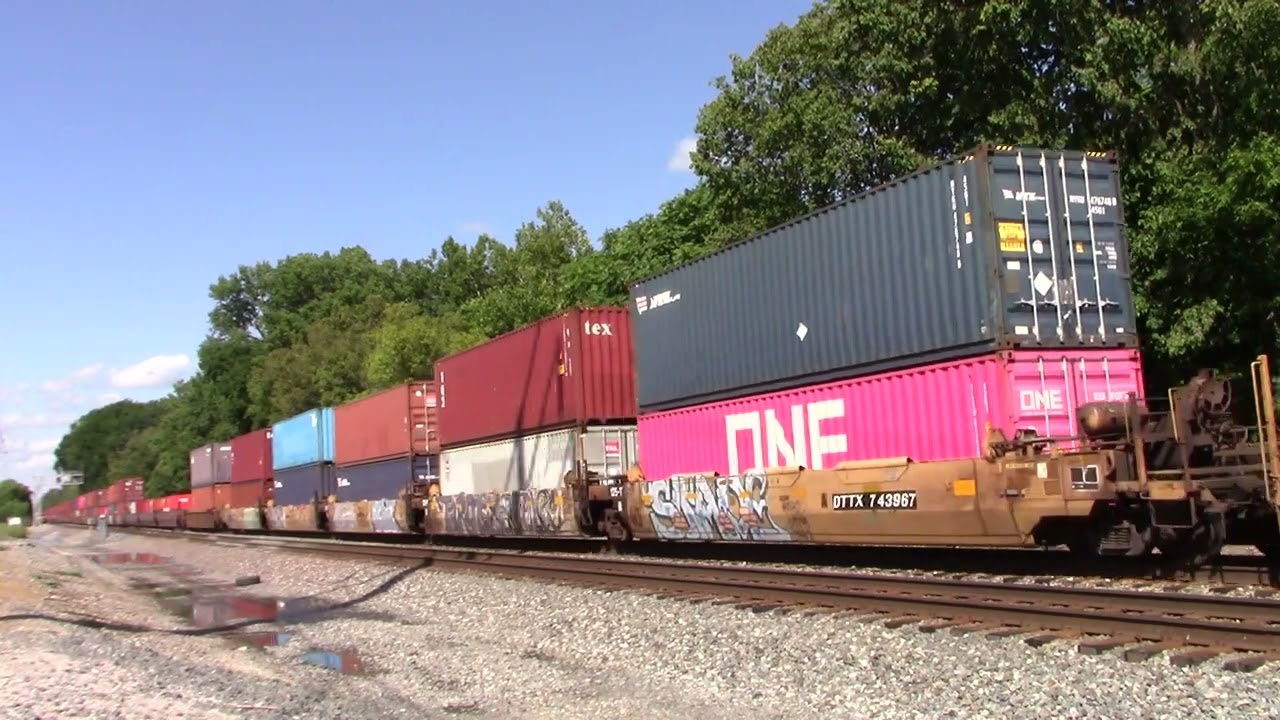 NORFOLK SOUTHERN GE D9-44CW Southbound Mix Freight