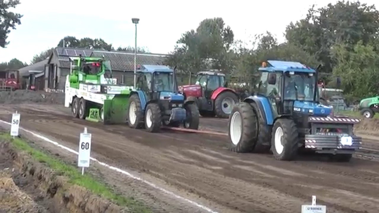 John Deere 4250 en Ford 6640 met New Holland 6640 duo-slep  op 't Uliefeest in Hoonhorst