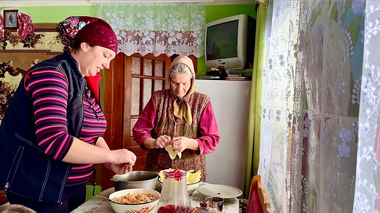 Winter Charm: A Slow Life in a Mountain Country House of a Grandmother and Sister-in-Law