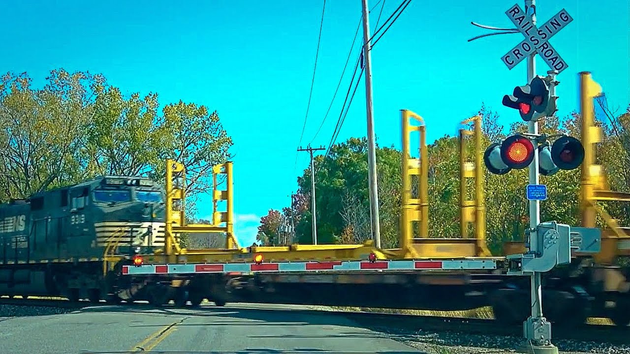 What Is This Cargo on This NS Train?