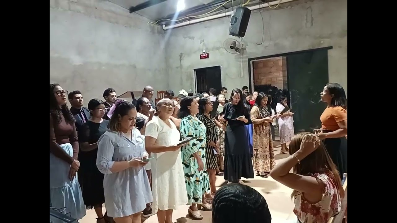 Majestoso @SarahFariasOficial Cover Homens e Mulheres adorando ao Senhor juntos.