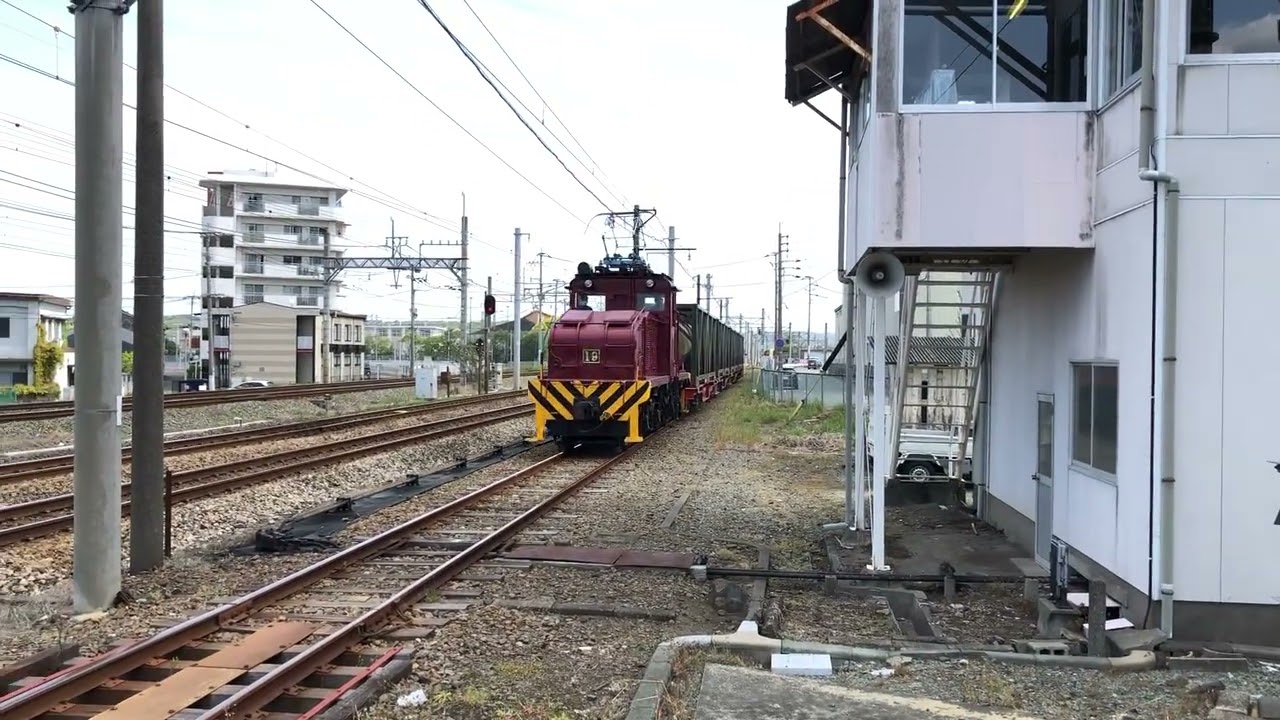 炭坑電車19号　原料満載タンクを牽引し仮屋川操車場から旭町信号所を通過し宮浦駅へ