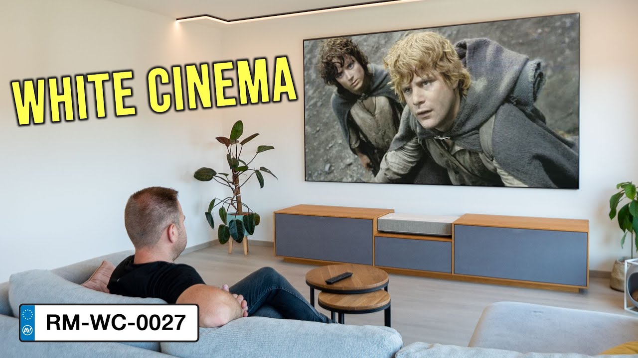 Laser-TV, Designer-Möbel & Unsichtbare Lautsprecher: Das perfekte Wohnzimmerkino [RM-WC-0027]