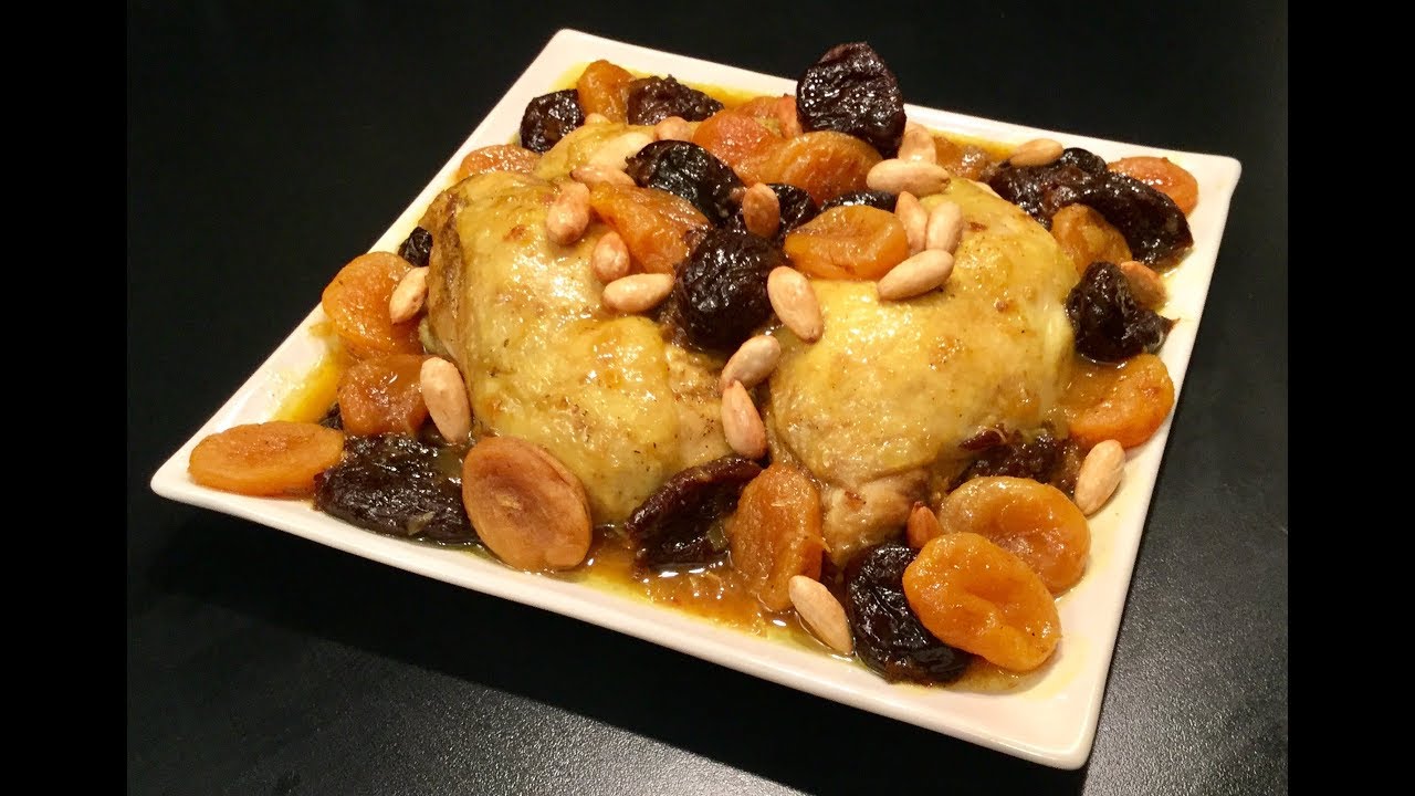 Tajine de poulet aux pruneaux, abricots et amandes grillées