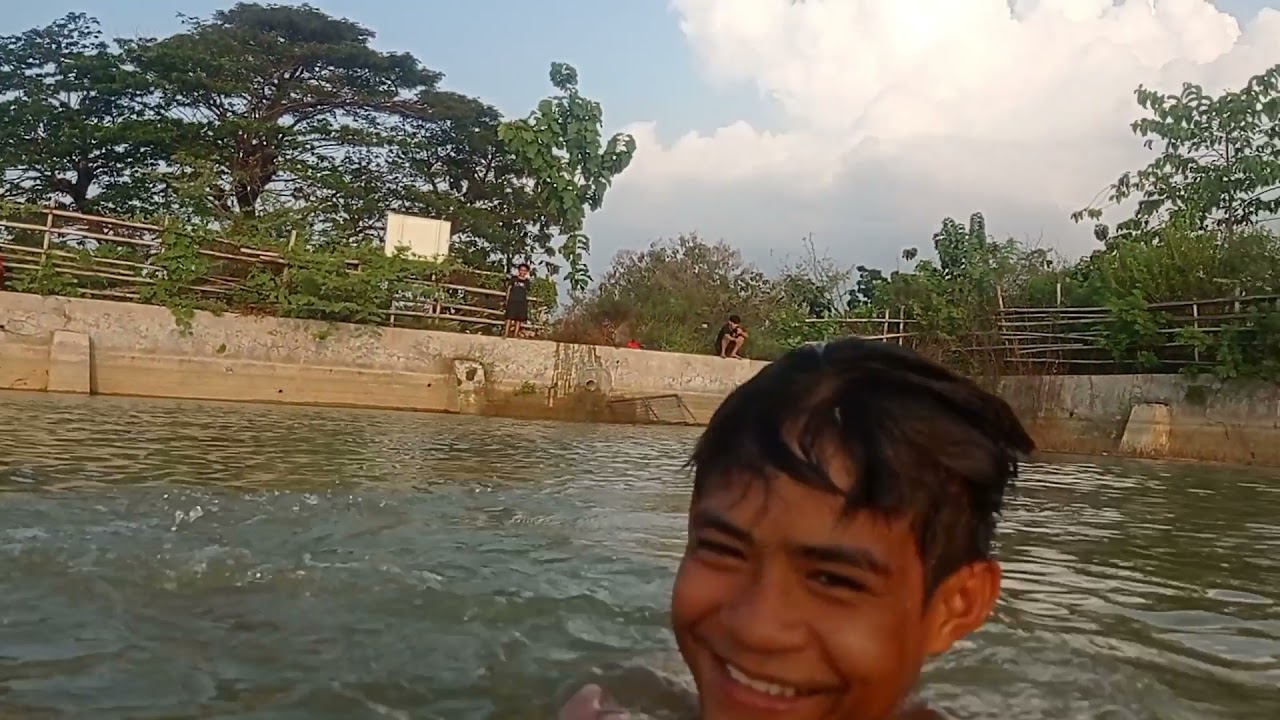 berenang di embung (waduk) yang dibilang orang orang sekitar tempatnya angker