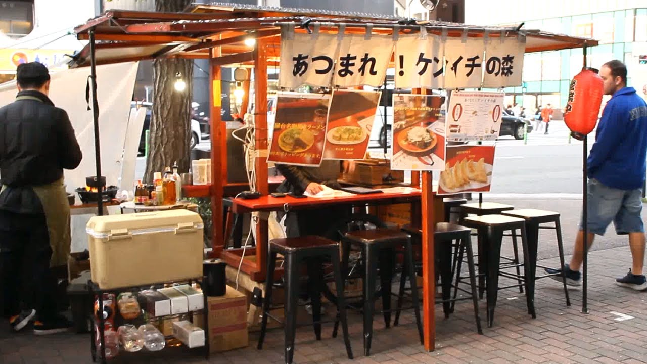 【福岡屋台】驚異的な人気の焼きラーメンラッシュ！天神の大衆町中華屋台に密着｜japanese street food