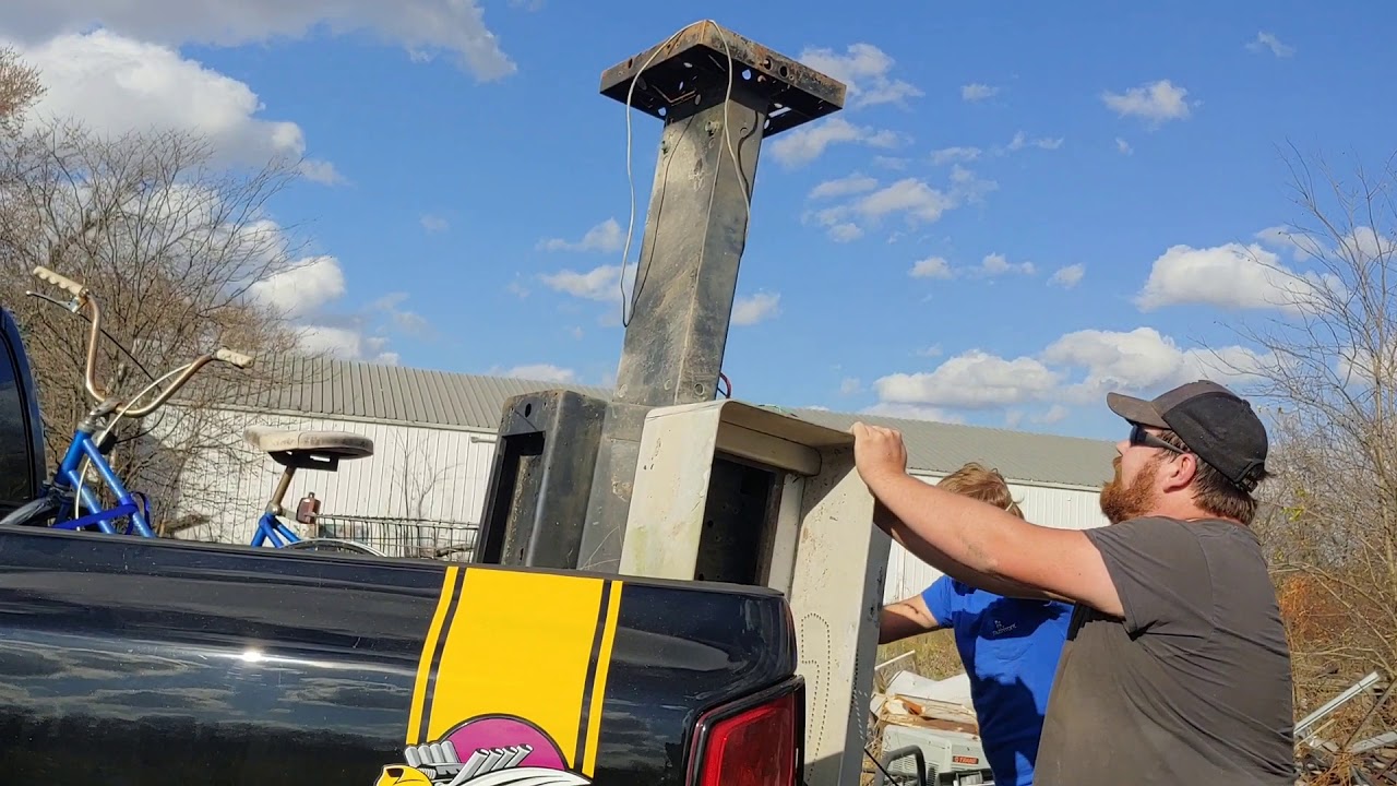 Junk Hunting! Scrap Pile Pay Phone, Three-Wheel Bicycle, and...Road Trip!